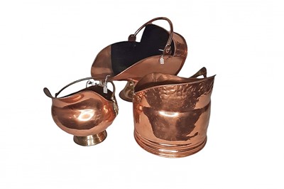 Lot 485 - A VINTAGE HELMET SHAPED COPPER COAL SCUTTLE,...