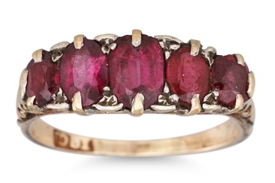 Lot 100 - AN ANTIQUE GARNET FIVE STONE RING, mounted in...