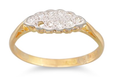 Lot 136 - A VINTAGE DIAMOND CLUSTER RING, mounted in...