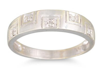 Lot 143 - A DIAMOND SET RING, mounted in 9ct gold, size...