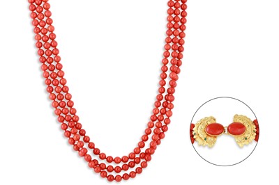 Lot 218 - A THREE STRANDED CORAL NECKLACE, to a gold and...