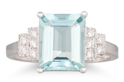 Lot 243 - AN AQUAMARINE AND DIAMOND RING, the trap cut...