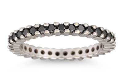 Lot 241 - AN ETERNITY RING, black stone set, mounted in...