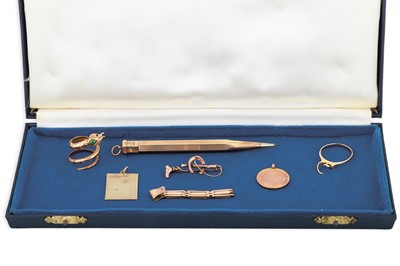 Lot 309 - A COLLECTION OF GOLD ITEMS, to include a...