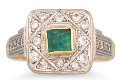 Lot 11 - A DIAMOND AND EMERALD CLUSTER RING, mounted in...