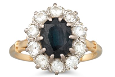 Lot 271 - A DIAMOND AND SAPPHIRE CLUSTER RING, mounted...