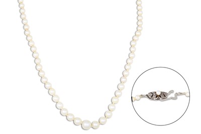 Lot 275 - A STRING OF CULTURED PEARLS, to a silver clasp