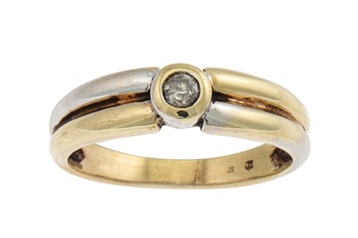 Lot 393 - A DIAMOND SOLITAIRE RING, mounted in 18ct gold,...