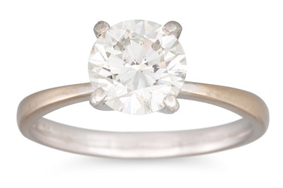 Lot 100 - A DIAMOND SOLITAIRE RING, the brilliant cut...