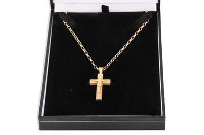 Lot 173 - A 9CT GOLD CRUCIFIX AND CHAIN, 10 g.