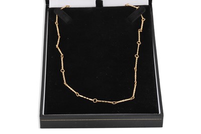 Lot 178 - A 9CT GOLD FANCY LINK NECK CHAIN, with rope...