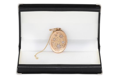 Lot 182 - A 9CT GOLD OVAL PHOTO LOCKET, 7.90 g.