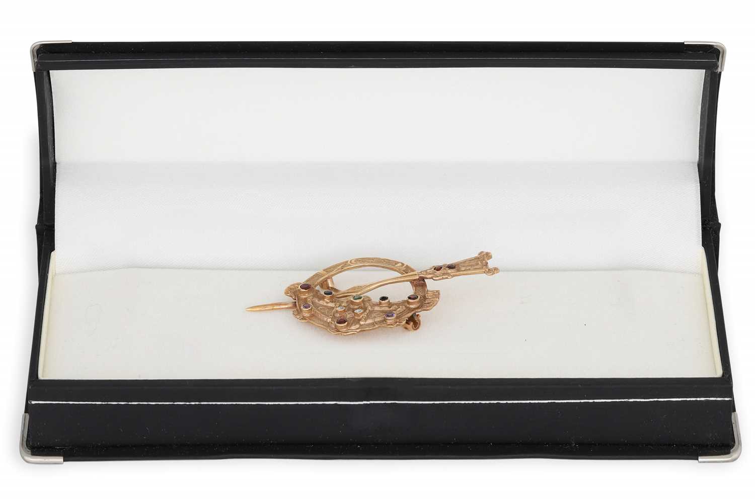 Lot 187 - AN ATTRACTIVE 9CT GOLD STONE SET TARA BROOCH,...