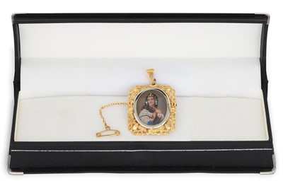 Lot 212 - AN 18CT GOLD FRAMED HAND PAINTED PORTRAIT OF A...