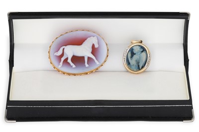 Lot 217 - A CAMEO BROOCH, gold framed, together with an...