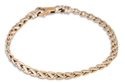 Lot 220 - A TWO COLOUR 9CT GOLD BRACELET, 9.8 g.