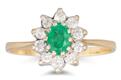 Lot 99 - AN EMERALD AND DIAMOND CLUSTER RING, mounted...
