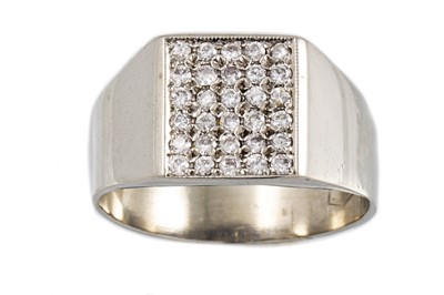 Lot 126 - A DIAMOND CLUSTER RING, of square form,...