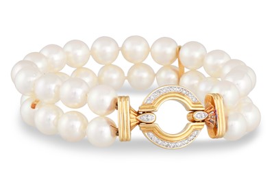 Lot 53 - A TWO ROWED  CULTURED PEARL BRACELET, with...