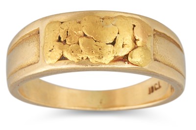 Lot 107 - A GOLD NUGGET RING, mounted in 18ct gold, 7.6...