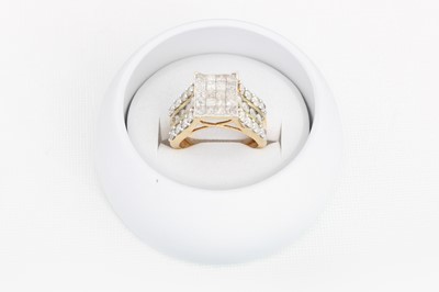 Lot 159 - A DIAMOND CLUSTER RING, mounted in 9ct gold....