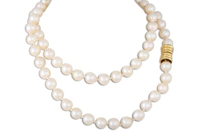 Lot 39 - A SET OF CULTURED PEARLS, to an 18ct gold...