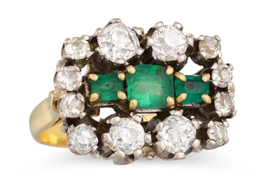 Lot 44 - A VINTAGE EMERALD AND DIAMOND CLUSTER RING,...