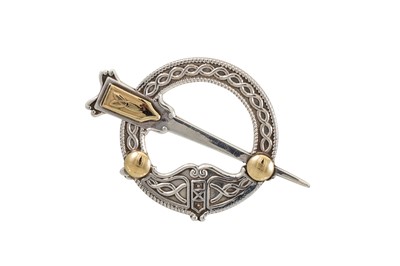 Lot 429 - A MODERN IRISH SILVER AND GOLD CELTIC REVIVAL...
