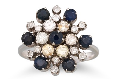 Lot 76 - A VINTAGE DIAMOND AND SAPPHIRE CLUSTER RING,...