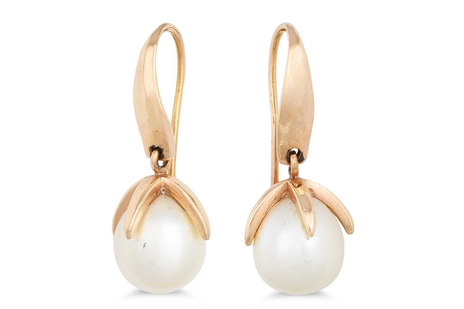 Lot 81 - A PAIR OF CULTURED PEARL DROP EARRINGS,18ct...