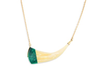 Lot 302 - A MALACHITE SET PENDANT, mounted in 18ct gold,...