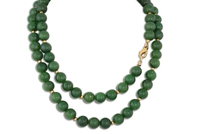 Lot 85 - A JADE BEADED NECKLACE, to an 18ct gold clasp