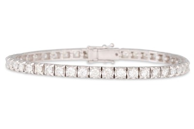 Lot 195 - A DIAMOND LINE BRACELET, the round brilliant...