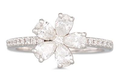 Lot 197 - A DIAMOND FLOWER CLUSTER RING, the brilliant...