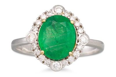 Lot 199 - AN EMERALD AND DIAMOND CLUSTER RING, the oval...