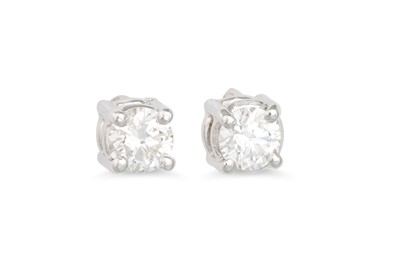 Lot 236 - A PAIR OF DIAMOND STUD EARRINGS, the brilliant...