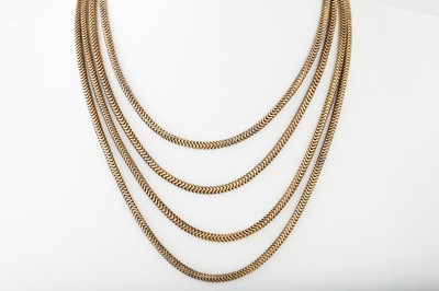 Lot 155 - AN ANTIQUE GOLD PLATED SNAKE LINK MUFF CHAIN,...