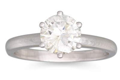 Lot 262 - A DIAMOND SOLITAIRE RING, the brilliant cut...