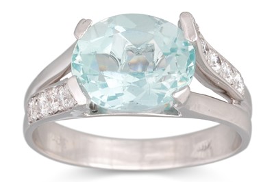 Lot 263 - AN AQUAMARINE AND DIAMOND RING, the oval...