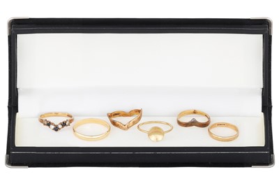 Lot 47 - A 9CT GOLD BRACELET, together with six rings,...