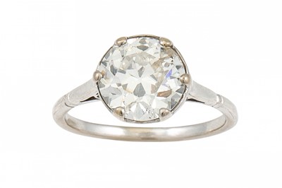 Lot 393 - AN ANTIQUE DIAMOND SOLITAIRE RING, the old cut...