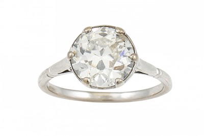 Lot 383 - AN ANTIQUE DIAMOND SOLITAIRE RING, the old cut...