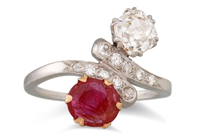 Lot 319 - AN ANTIQUE RUBY AND DIAMOND TOI ET MOI RING,...