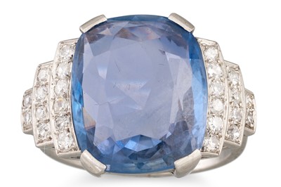 Lot 291 - AN ART DECO SAPPHIRE AND DIAMOND RING, the...