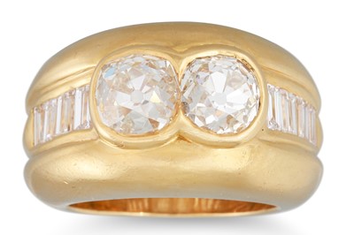 Lot 292 - A VINTAGE DIAMOND TWO STONE RING, set with two...