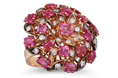 Lot 35 - A VINTAGE DIAMOND AND PINK SAPPHIRE CLUSTER...