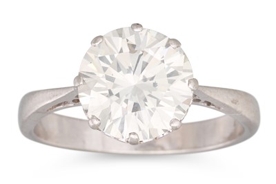 Lot 312 - A DIAMOND SOLITAIRE RING, the round brilliant...