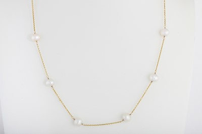 Lot 282 - A PEARL NECKLACE, the pearls linked by 14ct...