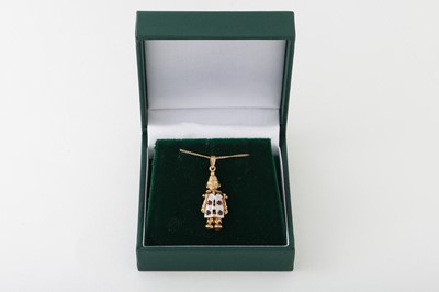 Lot 285 - A 9CT GOLD CLOWN PENDANT, on a gold chain