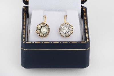 Lot 289 - A PAIR OF EDWARDIAN 9CT GOLD EARRINGS, ca 1910